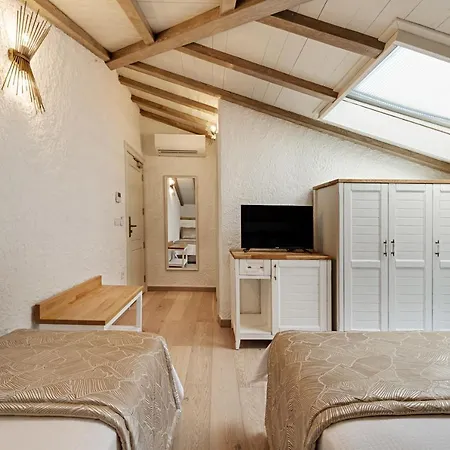 Ξενοδοχείο Atrium Tas 2*