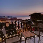 Atrium Taş
