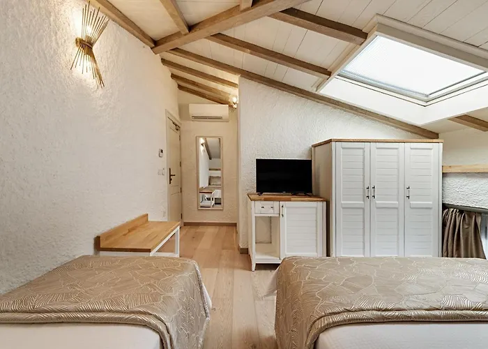 Ξενοδοχείο Atrium Tas 2*